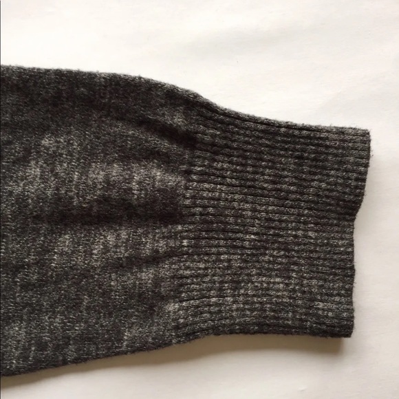 American Eagle Outfitter Men’s V Neck Sweater Heather Grey Medium Athletic Fit - Picture 10 of 11